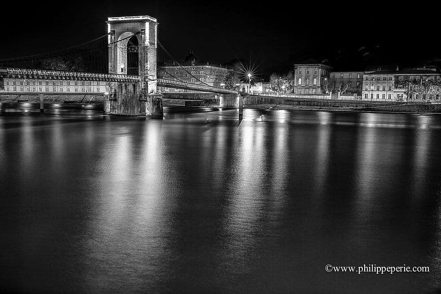 Tirages d'Art en édition limitée et numérotée - Série "Tournon la nuit" view 3